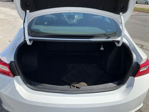 Used 2018 Chevrolet Malibu LT image 17