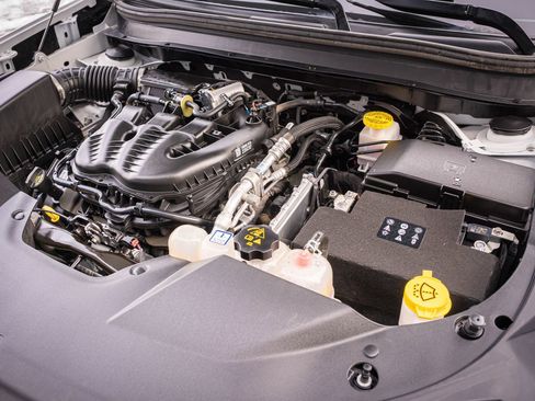 Used 2021 Jeep Cherokee Trailhawk image 34