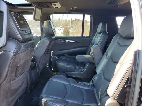 Used 2017 Cadillac Escalade ESV Platinum image 31
