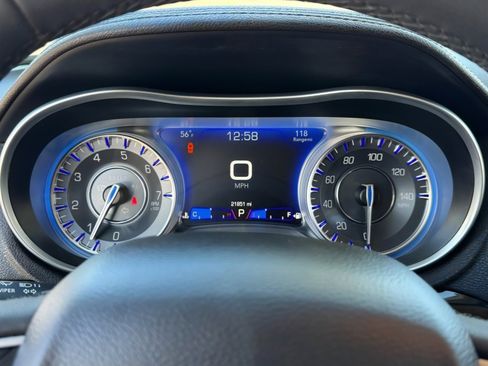 Used 2023 Chrysler 300 Touring w/ Sport Appearance Package image 32