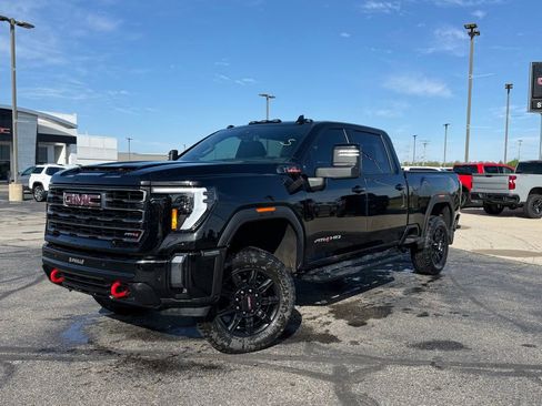 Used 2024 GMC Sierra 2500 AT4 w/ AT4 Preferred Package AWD/4WD image 4
