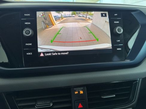 Certified 2022 Volkswagen Taos SE w/ Driver Assistance Package FWD image 15