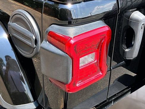 Used 2022 Jeep Wrangler Unlimited Sahara w/ LED Lighting Group AWD/4WD image 24