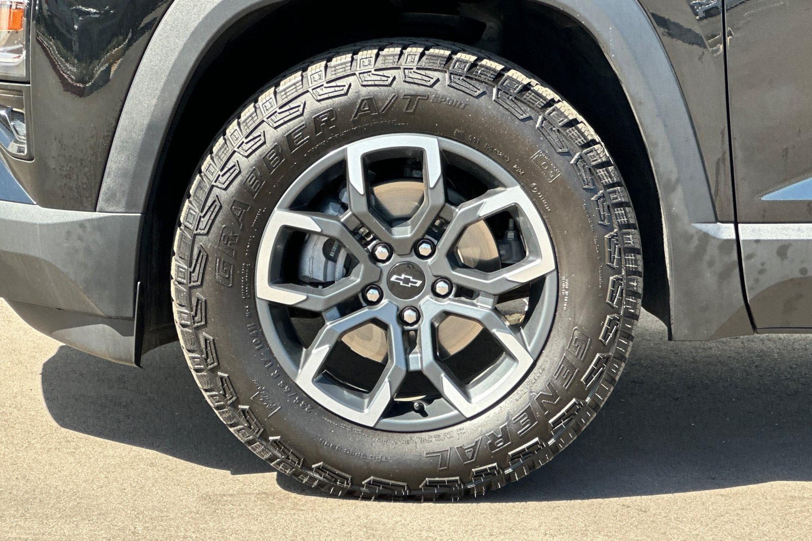 Used 2025 Chevrolet Equinox ACTIV w/ Safety and Technology Package AWD/4WD image 36