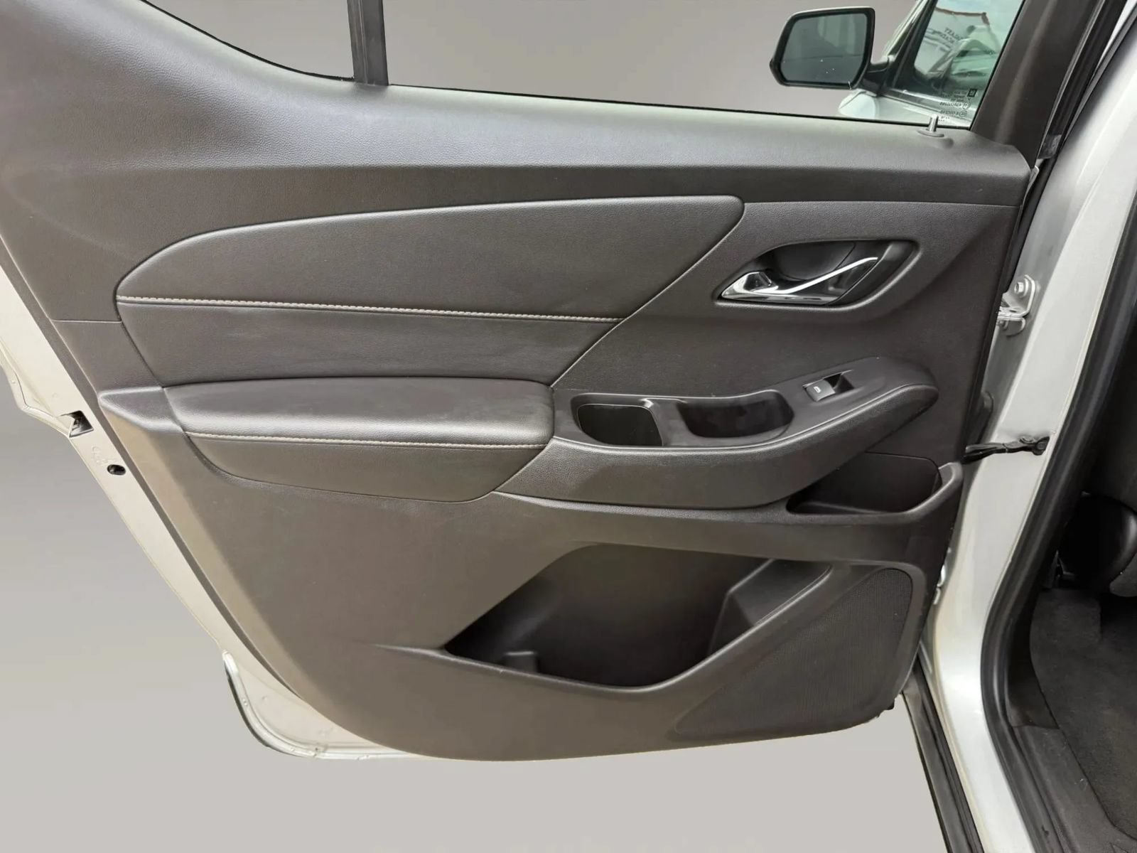 Used 2018 Chevrolet Traverse LT FWD image 24