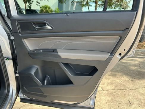 Used 2023 Volkswagen Atlas SE w/ Black Wheel Package FWD image 50