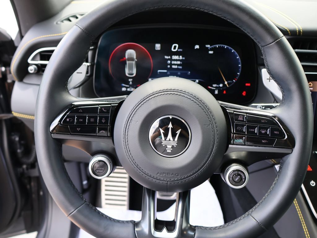 Used 2023 Maserati Grecale Trofeo AWD/4WD image 30