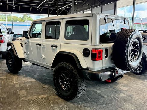 Used 2024 Jeep Wrangler Unlimited Rubicon AWD/4WD image 5