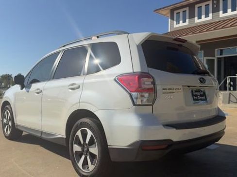 Used 2017 Subaru Forester 2.5i Premium image 4