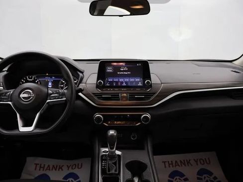 Used 2025 Nissan Altima 2.5 SV FWD image 18