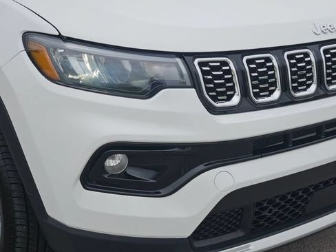 Used 2025 Jeep Compass Limited AWD/4WD image 8