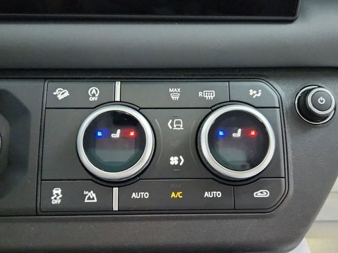 Used 2025 Land Rover Defender 110 S image 35