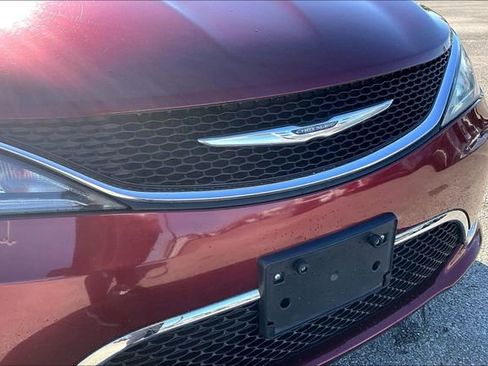 Used 2017 Chrysler Pacifica Touring-L w/ Tire & Wheel Group image 30