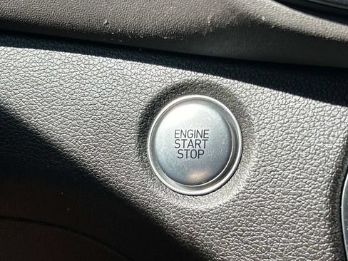 Used 2019 Hyundai Santa Fe SEL FWD image 31