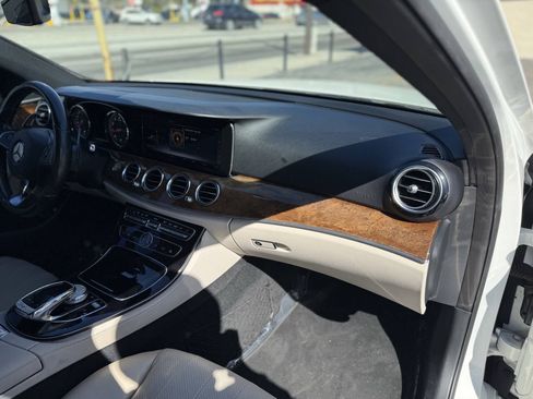 Used 2017 Mercedes-Benz E 300 4MATIC image 25