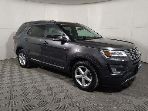 Used 2017 Ford Explorer XLT w/ Class II Trailer Tow Package AWD/4WD image 11