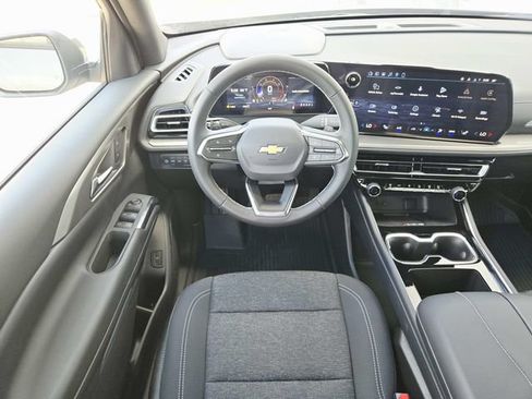 New 2027 Chevrolet Traverse LT w/ Sun and Wheel Package AWD/4WD image 11