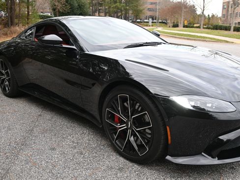 Used 2021 Aston Martin V8 Vantage Coupe image 11