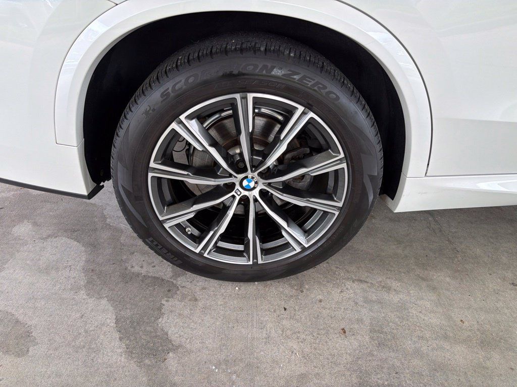 Used 2021 BMW X5 xDrive40i w/ M Sport Package AWD/4WD image 24