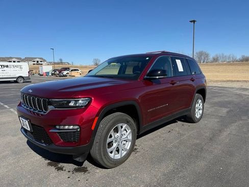 Used 2024 Jeep Grand Cherokee Limited w/ Luxury Tech Group II image 1