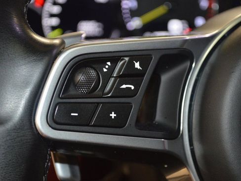 Certified 2023 Porsche Cayenne Platinum Edition image 21