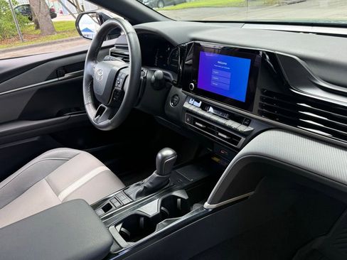 Used 2025 Toyota Camry SE FWD image 40
