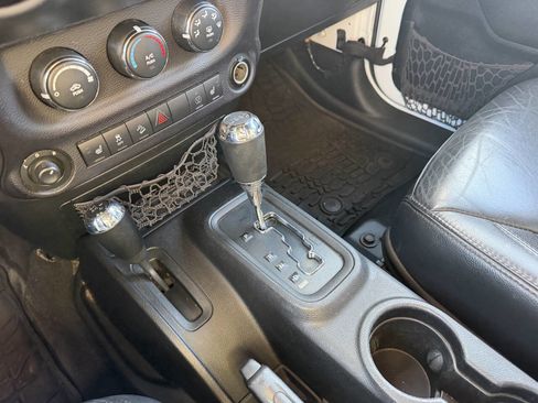 Used 2014 Jeep Wrangler Unlimited Sahara AWD/4WD image 14