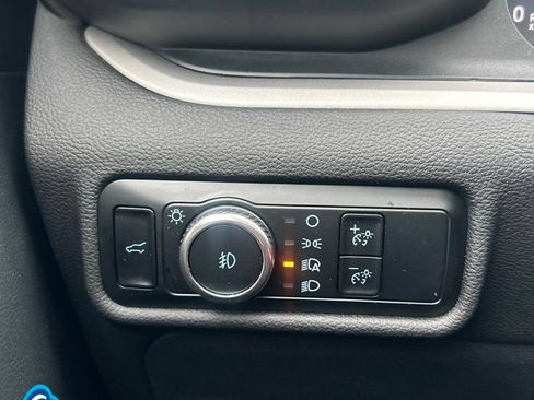 Used 2023 Ford Explorer XLT AWD/4WD image 26
