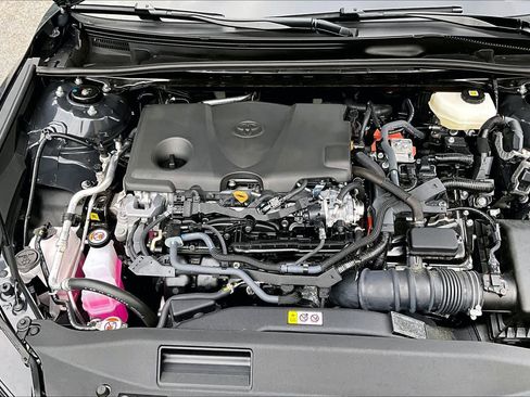 Used 2025 Toyota Camry SE w/ Convenience Package FWD image 32