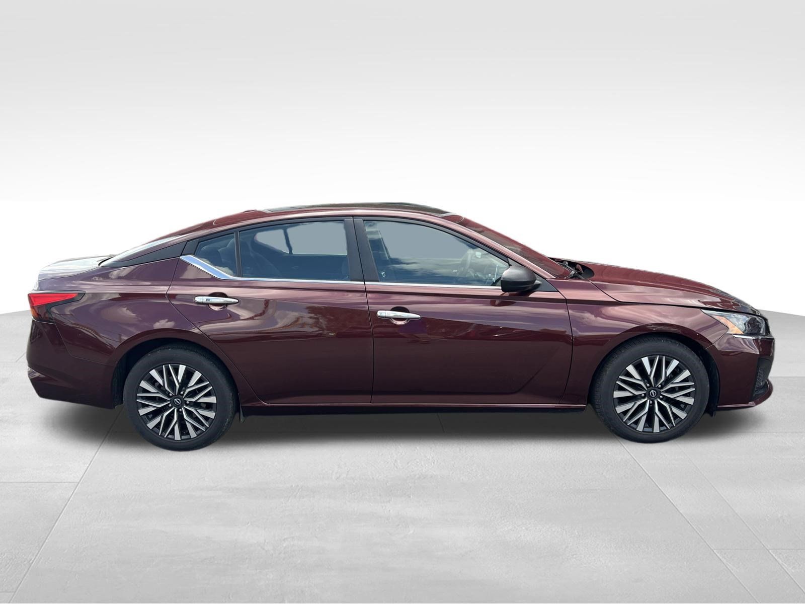 Used 2024 Nissan Altima 2.5 SV FWD image 4
