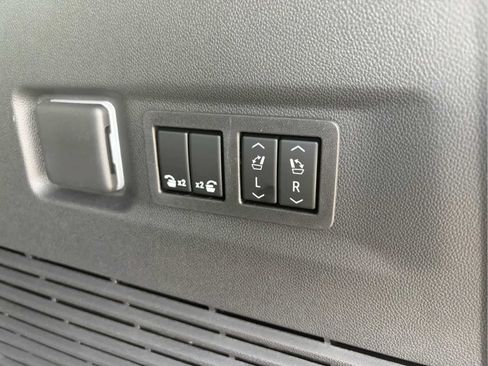Used 2026 GMC Yukon XL AT4 AWD/4WD image 27