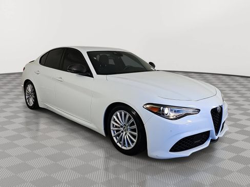 Used 2022 Alfa Romeo Giulia Sprint RWD image 2