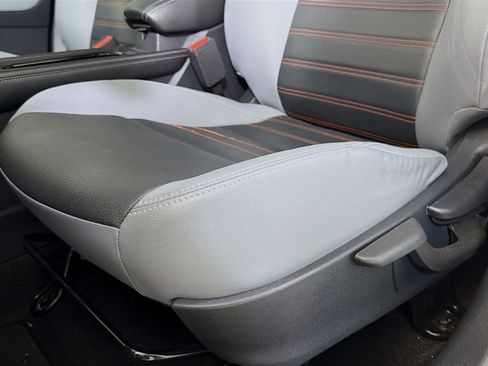 Used 2023 Nissan Kicks SR w/ SR Premium Package image 21