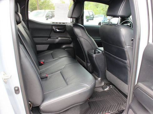 Used 2019 Toyota Tacoma TRD Off-Road AWD/4WD image 15