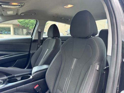 Used 2021 Hyundai Elantra SEL w/ Convenience Package image 16