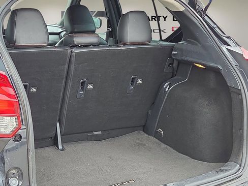 Used 2019 Nissan Kicks SR w/ SR Premium Package image 9