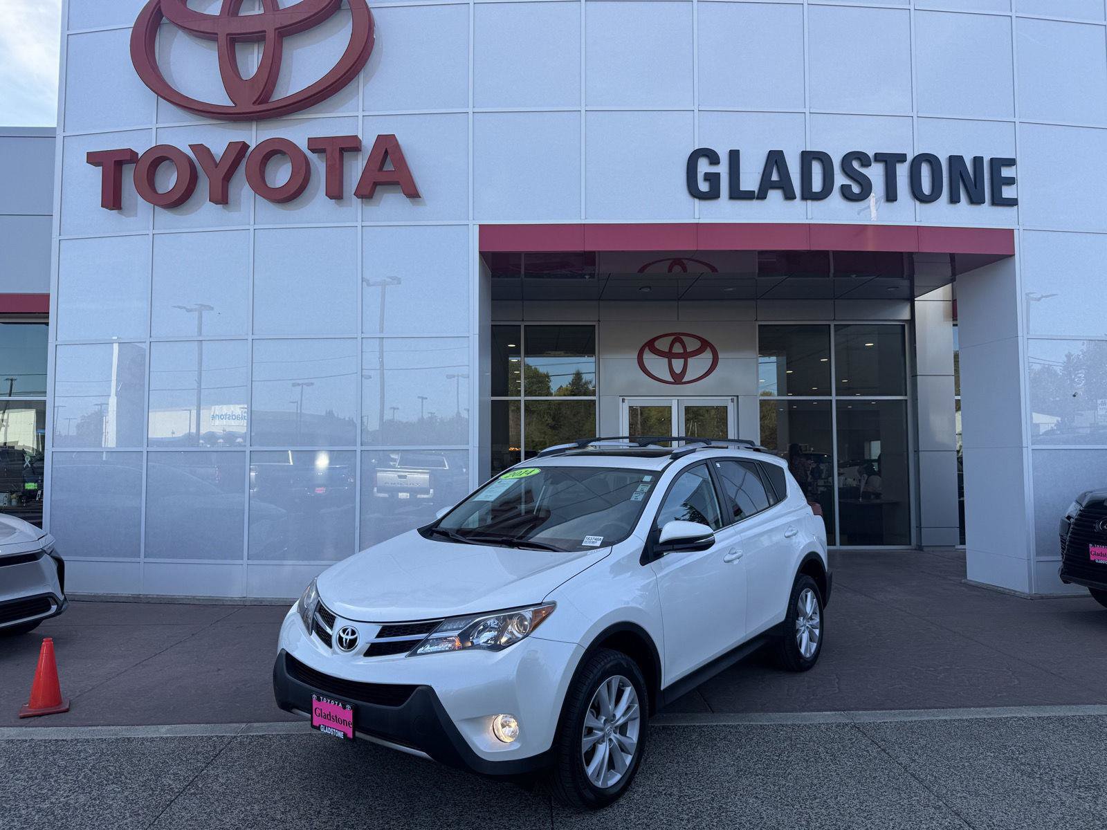 Used 2014 Toyota RAV4 Limited w/ Technology Package AWD/4WD image 29