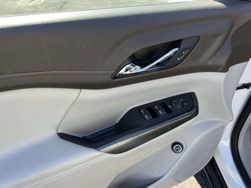 Used 2022 GMC Acadia SLT AWD/4WD image 16