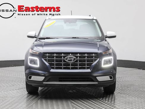 Used 2023 Hyundai Venue Limited image 2