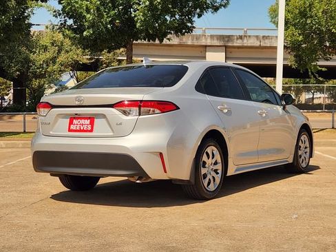 Used 2025 Toyota Corolla LE FWD image 3