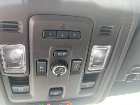 Used 2022 Chevrolet Suburban LT w/ Luxury Package RWD image 14