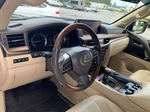 Used 2018 Lexus LX 570 4WD image 12