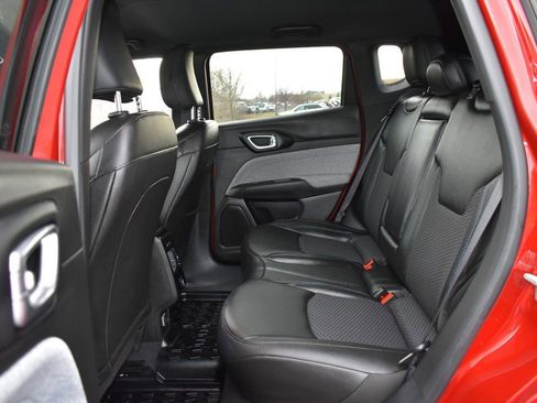 Used 2025 Jeep Compass Latitude image 17