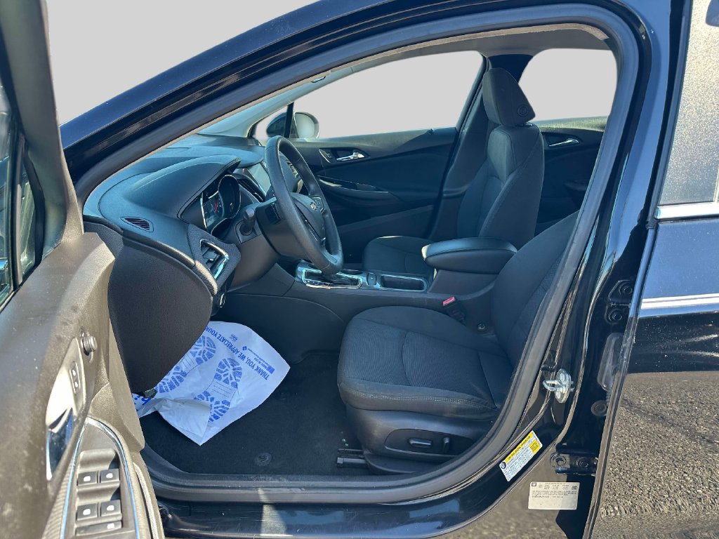 Used 2018 Chevrolet Cruze LT w/ Convenience Package FWD image 15