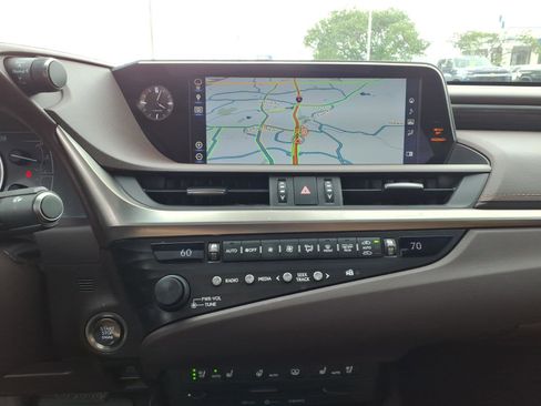 Used 2019 Lexus ES 350 Ultra Luxury FWD image 9