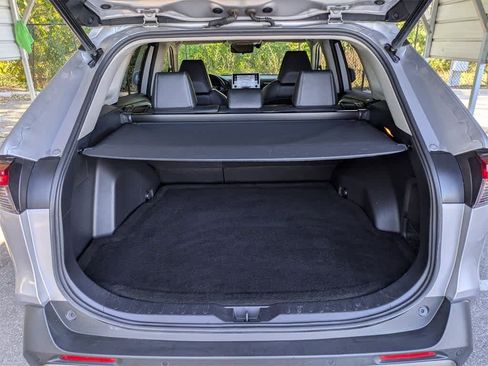 Used 2019 Toyota RAV4 Limited image 12