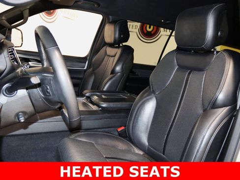 Used 2024 Jeep Wagoneer L Series II w/ Flexible Seating Group image 17