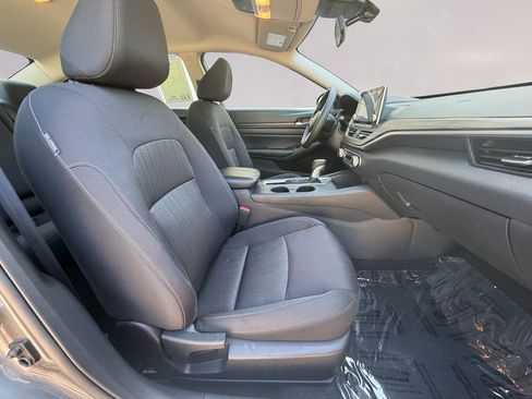 Used 2025 Nissan Altima 2.5 SV image 17