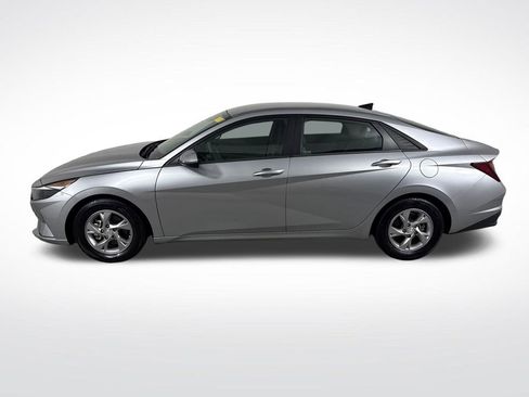 Used 2022 Hyundai Elantra SE FWD image 8