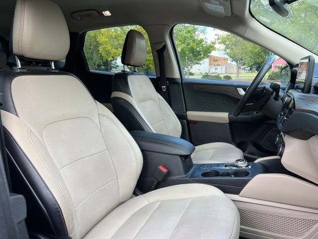 Used 2020 Ford Escape Titanium AWD/4WD image 22